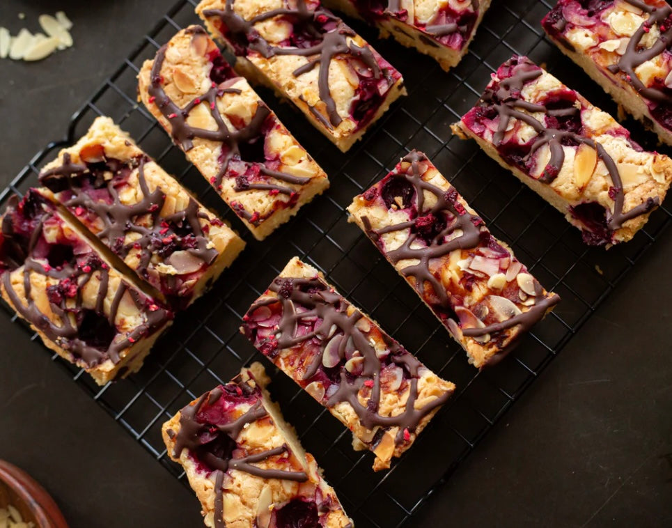 Fresh Cakes, Biscuits & Traybakes