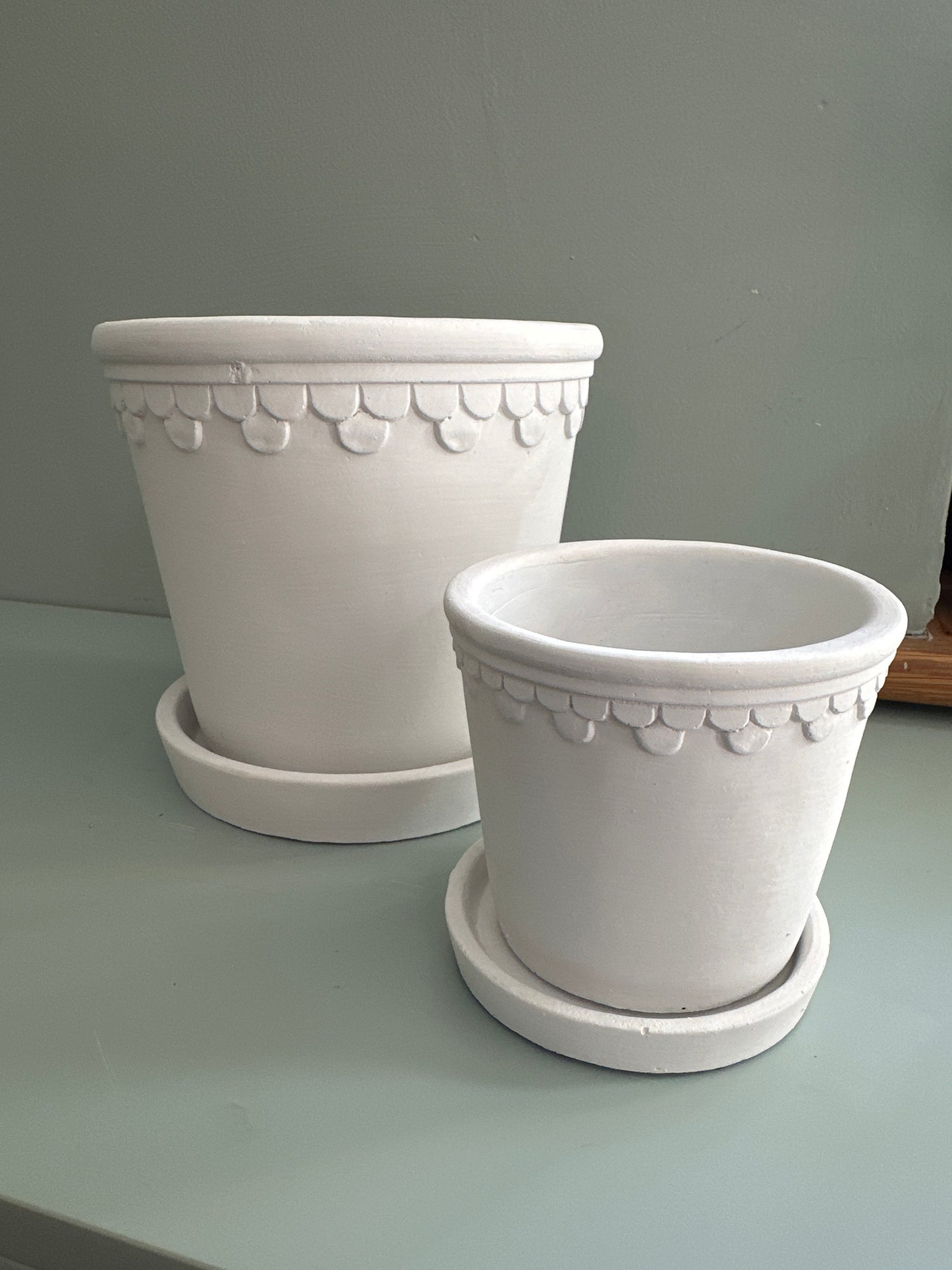 White Scalloped Plant Pot & Saucer