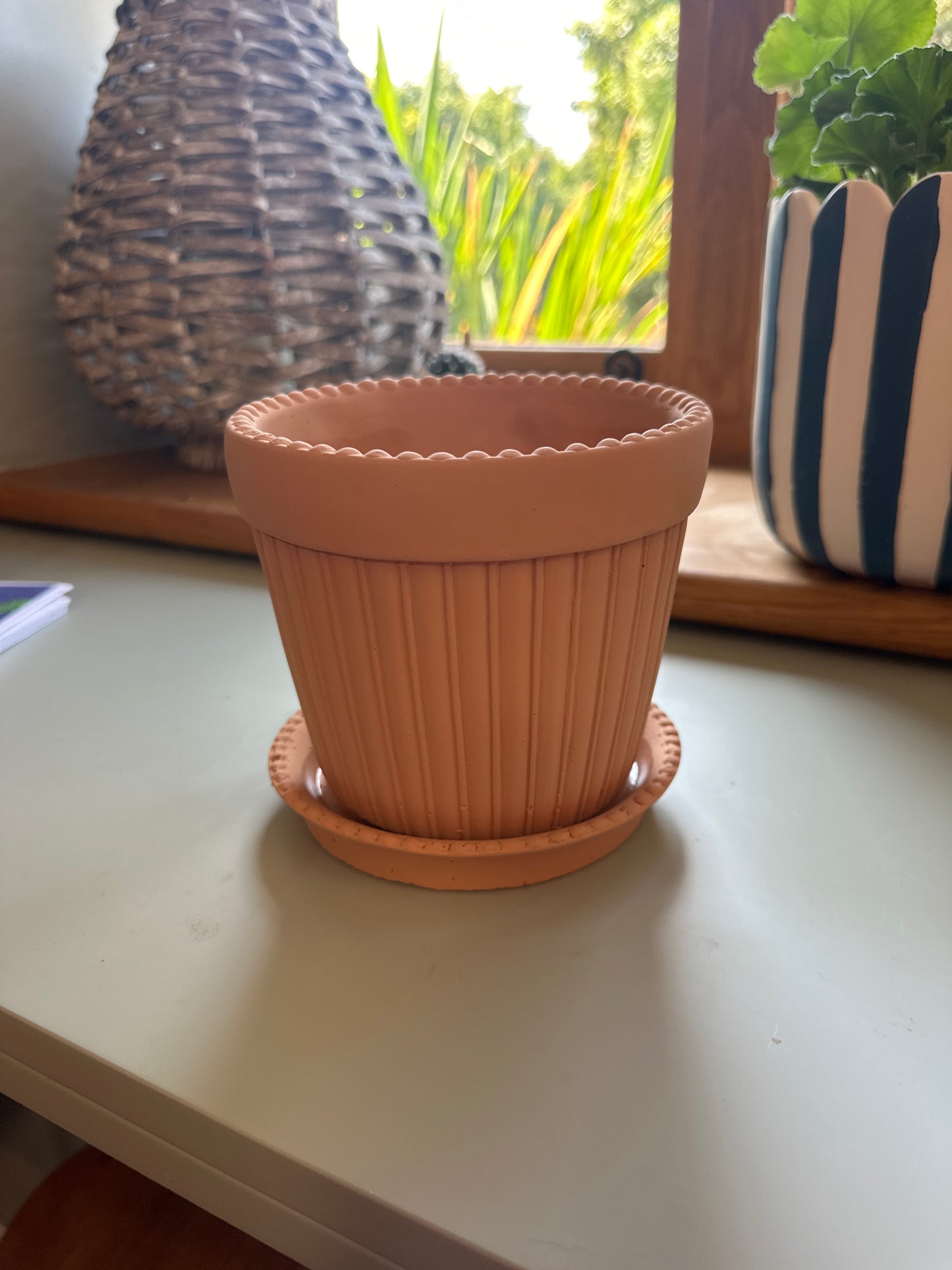 HS Scalloped Terracotta Coloured Pot Medium.