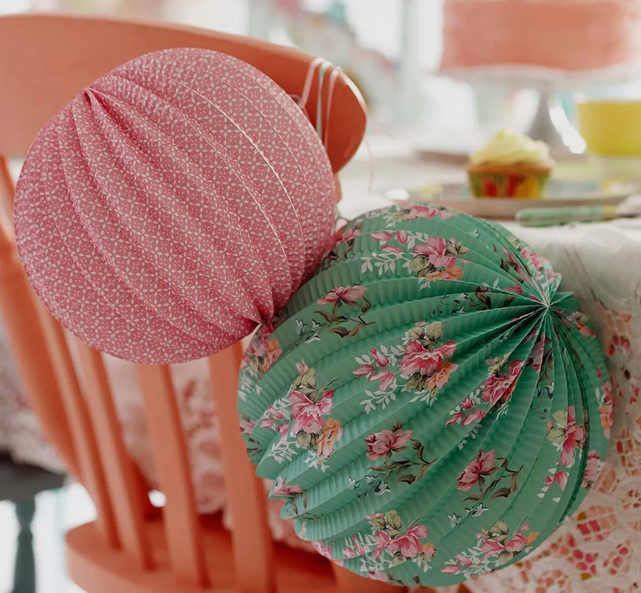 TT 3 Paper Lanterns Pastel Floral