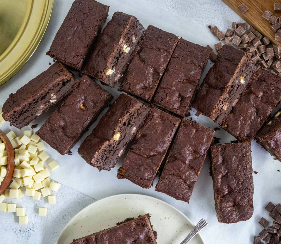 Fresh Cakes, Biscuits & Traybakes