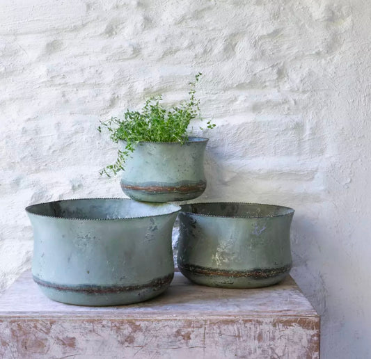 GI Bathwick Beaded Planters